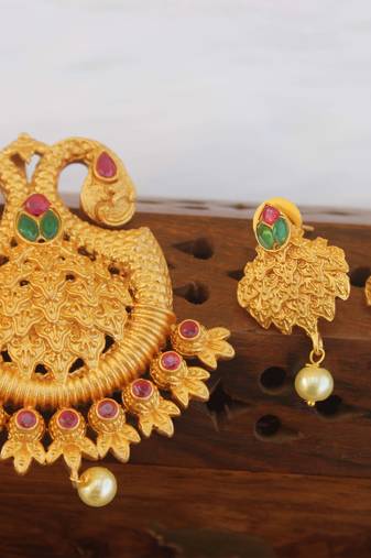 Designer matte finish peacock pendant pet