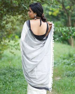 White Handloom Organic Cotton Saree With Black Border And Tassels - Without Blouse 4