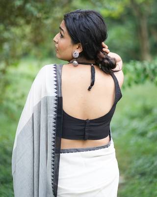 White Handloom Organic Cotton Saree With Black Border And Tassels - Without Blouse 5
