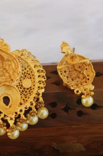 Designer matte finish temple pendant set
