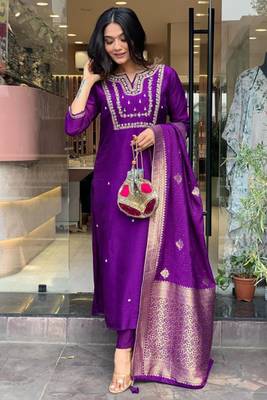 Voilet colour ethnic readymade salwar kameez for graceful looks 2