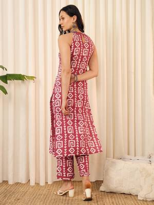 Mauve and white geometric printed calf length kurta pants set 5