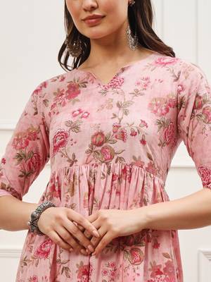 Baby pink and white floral printed high slit kurta pants set 2