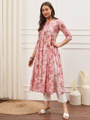 Baby pink and white floral printed high slit kurta pants set 4