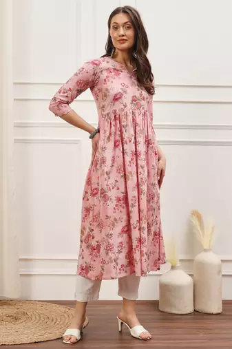 Baby pink and white floral printed high slit kurta pants set