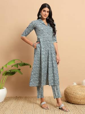 Indigo lapel collar printed kurta pants set 5
