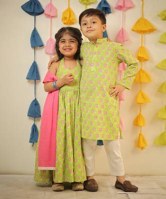 Green full length block printed kurta set 5