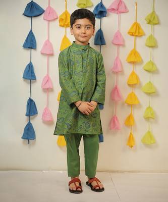Green block printed kurta set. 1
