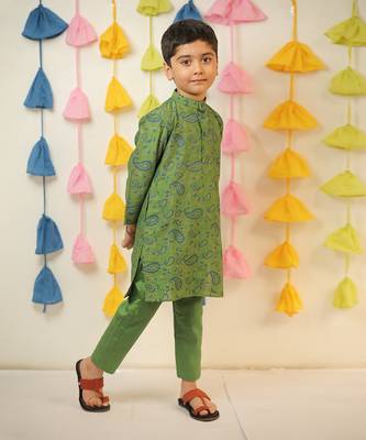 Green block printed kurta set. 2