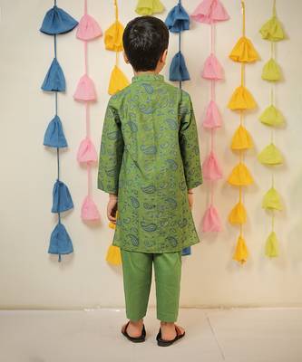 Green block printed kurta set. 4