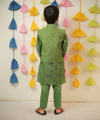 Green block printed kurta set with jacket 3