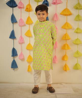 Green block printed kurta set. 1