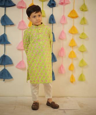 Green block printed kurta set. 2