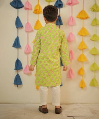 Green block printed kurta set. 3