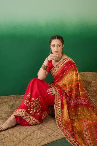 Riva enterprise women's soft mose chiffon with bhandhani print with heavy lace saree with blouse