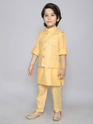 Kurta set with self embriodered button up jacket- yellow 4