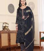 Smartraho embroidered kurta, salwar & dupatta set