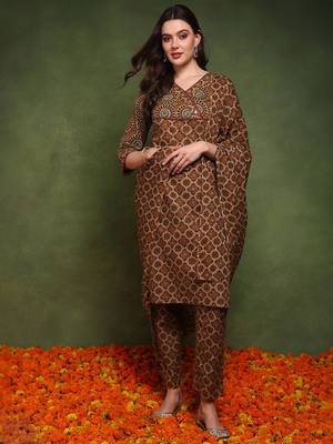 women mustard pure cotton ethnic motifs printed straight kurta trouser with dupatta 1