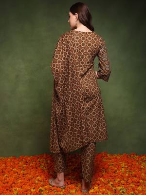 women mustard pure cotton ethnic motifs printed straight kurta trouser with dupatta 4