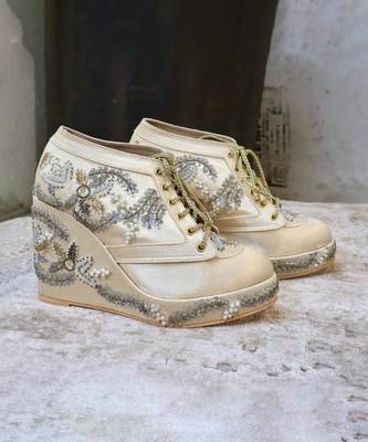 Gold customizable sneaker wedges 1