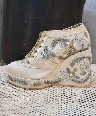 Gold customizable sneaker wedges 2