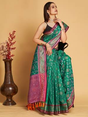 Rama Green Woven Silk Patola Silk Patola Saris With Blouse Piece 2