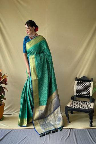 Rama Green Woven Bandhej Saree With Blouse Piece