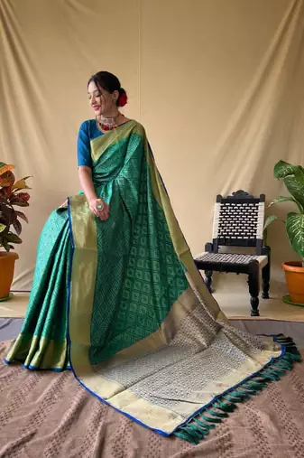 Rama Green Woven Bandhej Saree With Blouse Piece