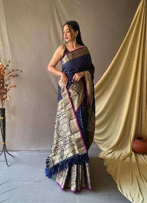 Navy Blue Woven Faux Kanchipuram Zari Silk saree With Blouse Piece 1