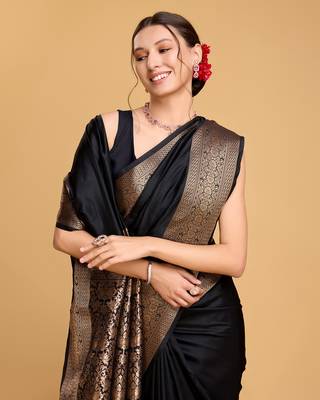 Black Woven Kanchipuram Silk Saree With Blouse Piece 4