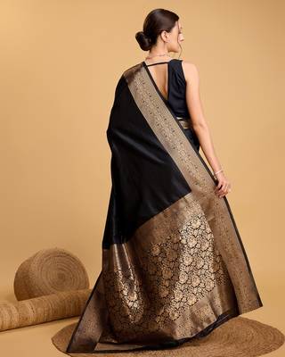 Black Woven Kanchipuram Silk Saree With Blouse Piece 5