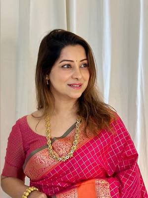 Dark Pink Woven Faux Kanchipuram Zari Silk saree With Blouse Piece 4
