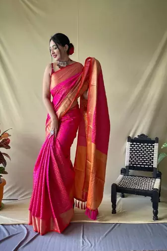 Pink Woven Bandhej Bandhani saree Bandhej With Blouse Piece