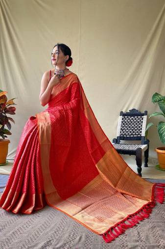 Red Woven Bandhej Bandhani saree Bandhej With Blouse Piece