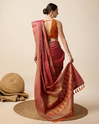 Dark Pink Woven Patola Silk Blend Saree With Blouse Piece 5