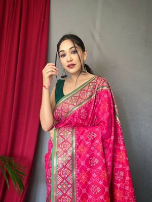 Dark Pink Woven Patola Silk Blend Saree With Blouse Piece 3