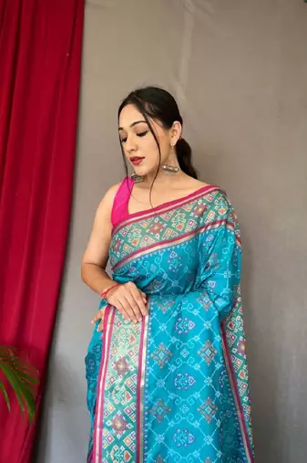 Teal Woven Patola Silk Blend Saree With Blouse Piece