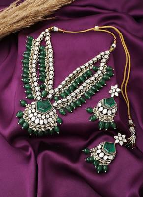 Heavy Green Jewellery Set With Matching Earrings 1