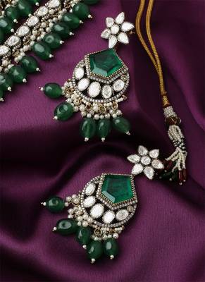 Heavy Green Jewellery Set With Matching Earrings 2