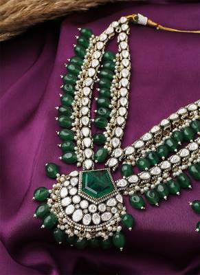 Heavy Green Jewellery Set With Matching Earrings 3