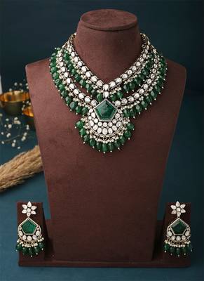 Heavy Green Jewellery Set With Matching Earrings 5