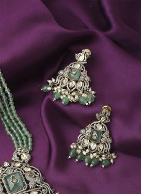 Long Green Necklace Set With Earrings 3