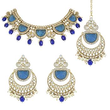 traditional pearl kundan & stone studded jewellery necklace set with maang tikka for women  2