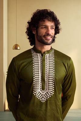 Men's green art silk embroidered kurta pyjama 4