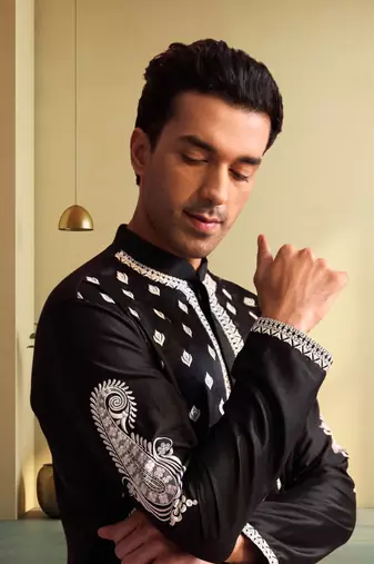 Men's black art silk embroidered kurta pyjama