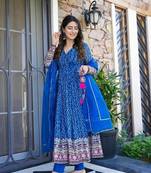 MASLIN FULL FLAIR WITH CANVAS PATTA WITH DUPPTA SET READY TO WEAR