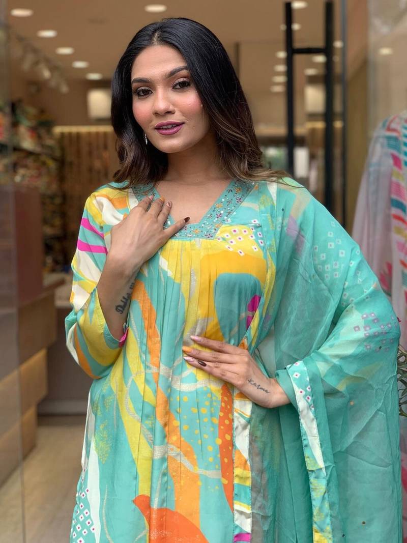 3172 Green Women Printed and embroidered Viscose Silk Blend with cotton lining kurta set