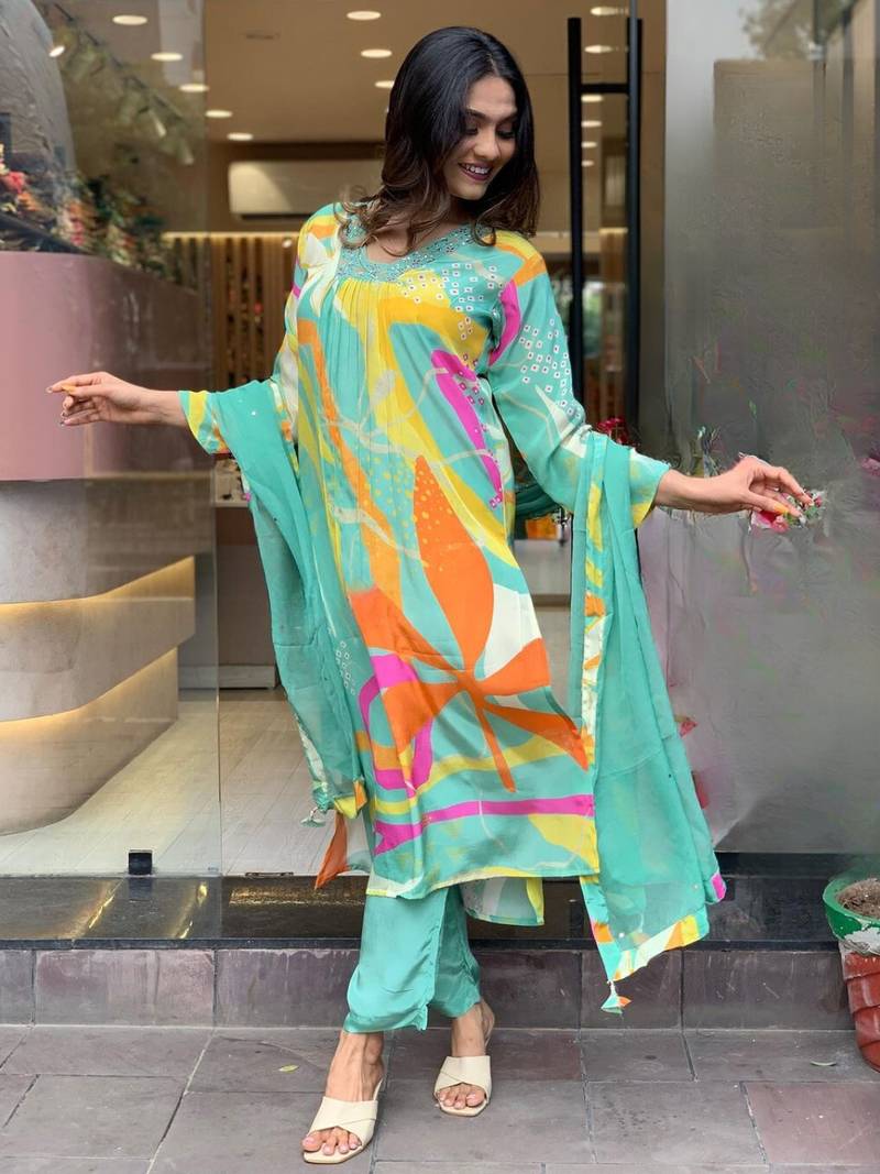 3172 Green Women Printed and embroidered Viscose Silk Blend with cotton lining kurta set