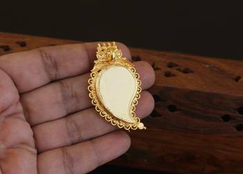 Kerala style gold plated palakka krishna pendant 3
