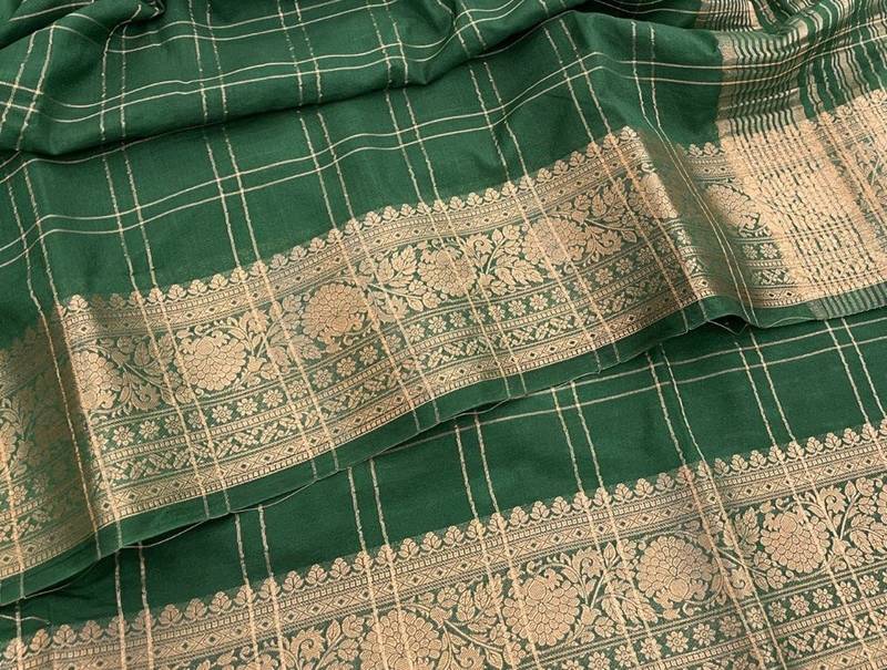 Green Pure Geaorgette Saree With Visose Border And Designer Sequnce Jequuard Blouse